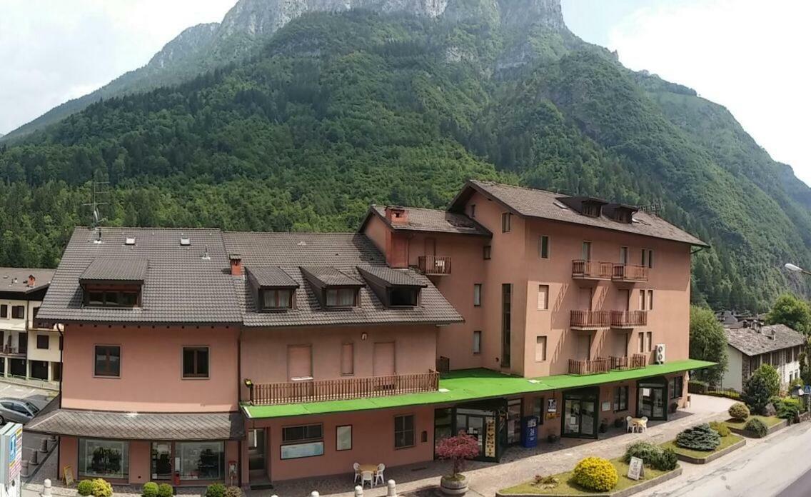 Hotel Ristorante Gromo Eksteriør billede